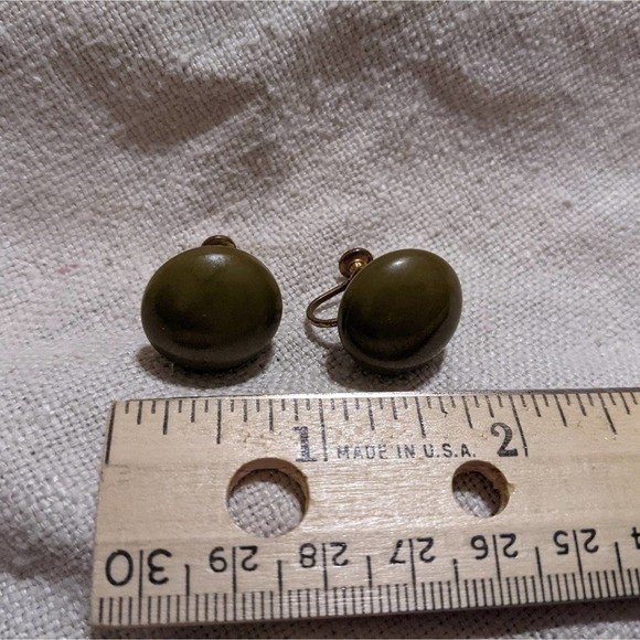 Green bakelite earrings - Picture 2 of 3